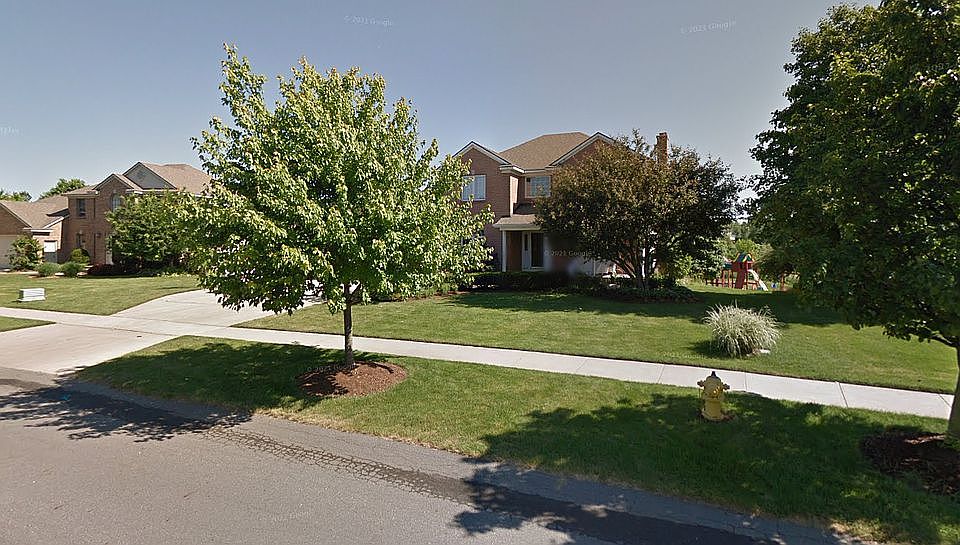 2nd image of 4825 E Meadows Ct SE