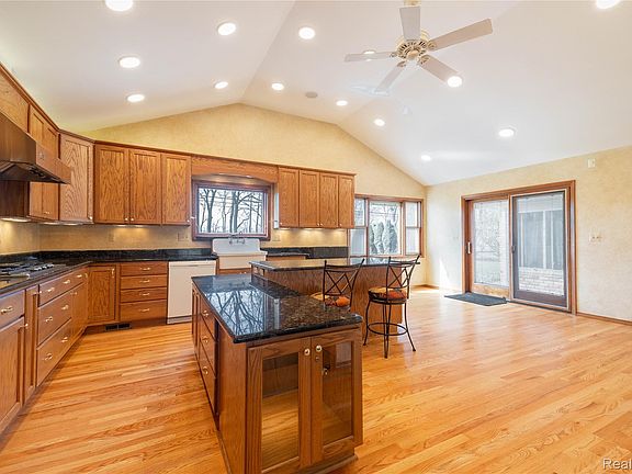 4th image of 7611 Ferry Rd