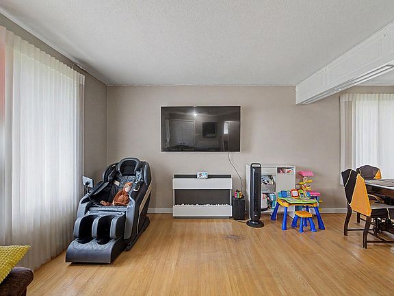 5th image of 4323 114b St NW