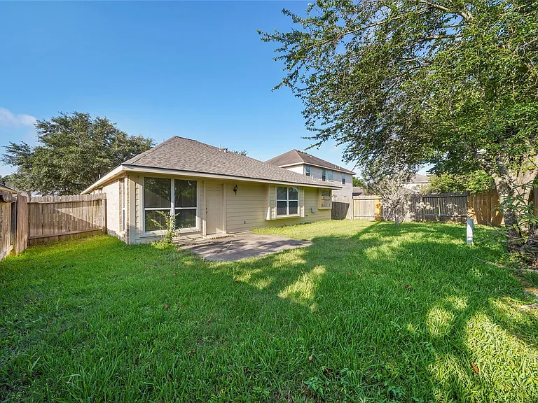 20410 Pomegranate Ln — Photo 15