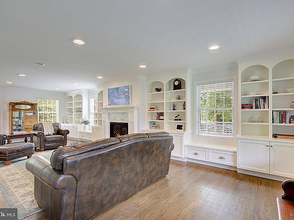 2nd image of 980 Appel Ln