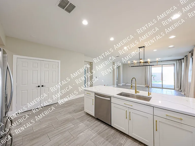 7855 W Rock Springs Dr — Photo 20