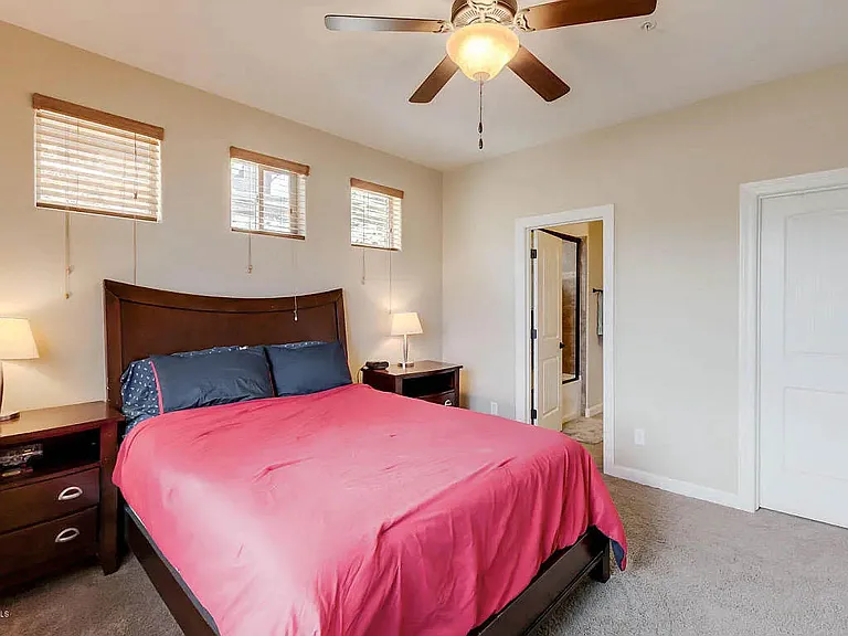 457 E Woodland Dr — Photo 2