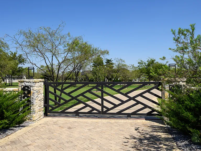 635 Highpoint Rd — Photo 34