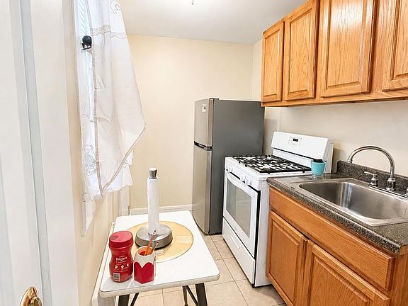 2nd image of 3196 Weikel St