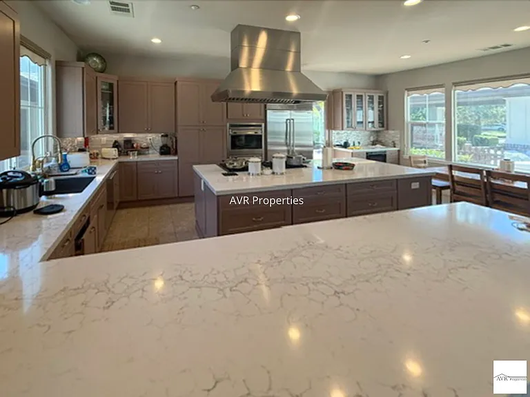 5586 Stockton Loop — Photo 4