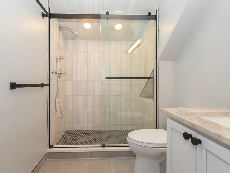 1901 W George St #COACH HOUSE — Photo 16