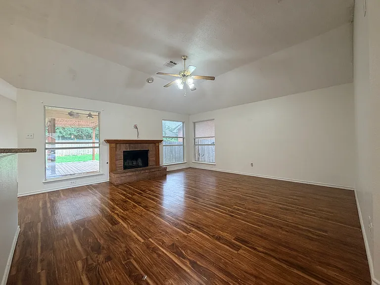 1023 Bonanza Dr — Photo 12