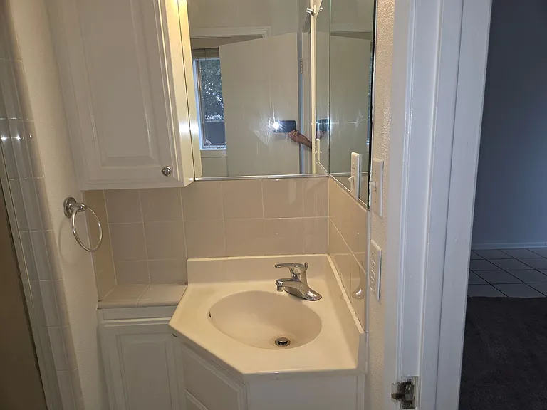 240-246 Cruzero St #244 — Photo 38