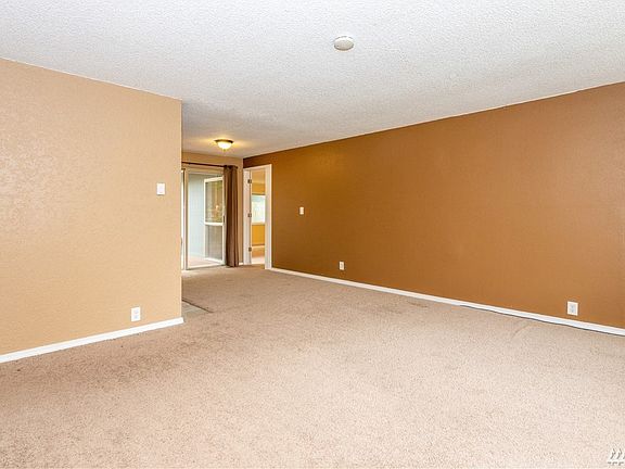4th image of 17901 46th Pl W
