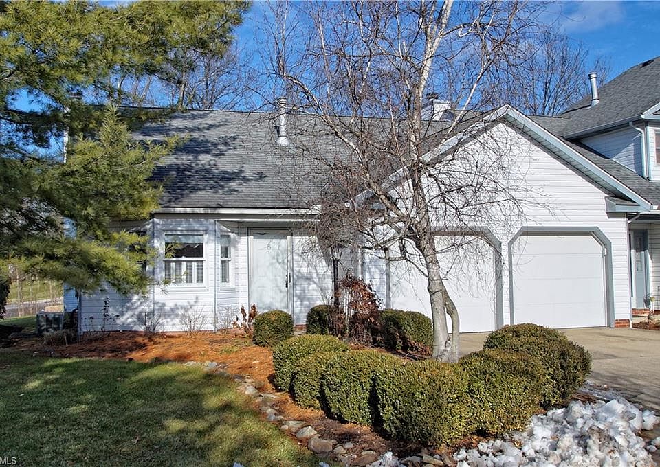 1st image of 850-8 Hampton Cir