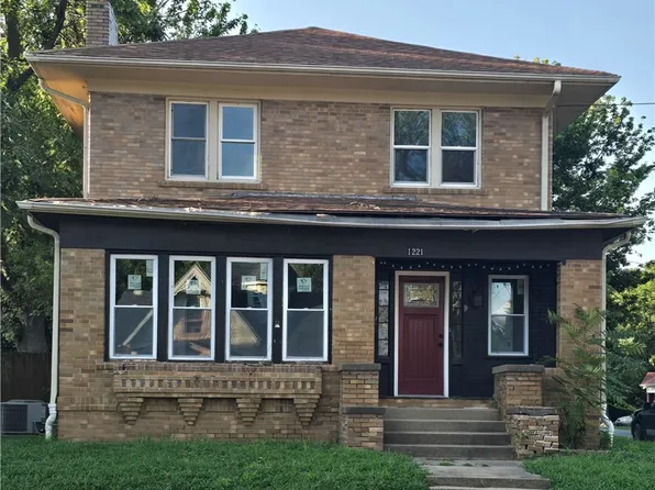 1221 Madison Ave, Charleston, IL 61920