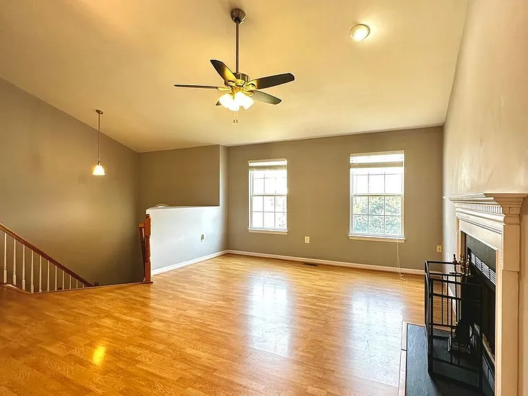 8 Scarborough Ct — Photo 4
