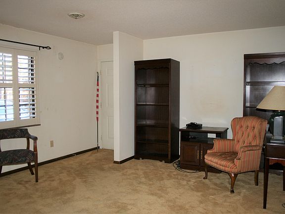 3rd image of 810 Highland Dr APT 302