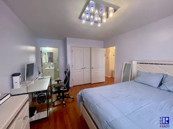 3105 Emmons Avenue image 14 of 31