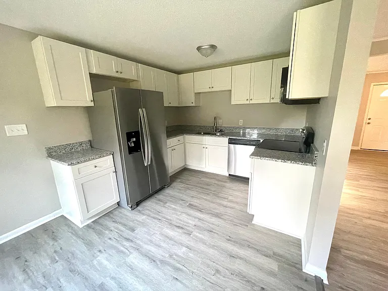 518 Platinum St — Photo 5
