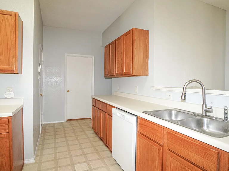 106 Starlight Dr — Photo 9