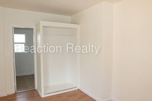 5th image of 674 N Mt View Ave