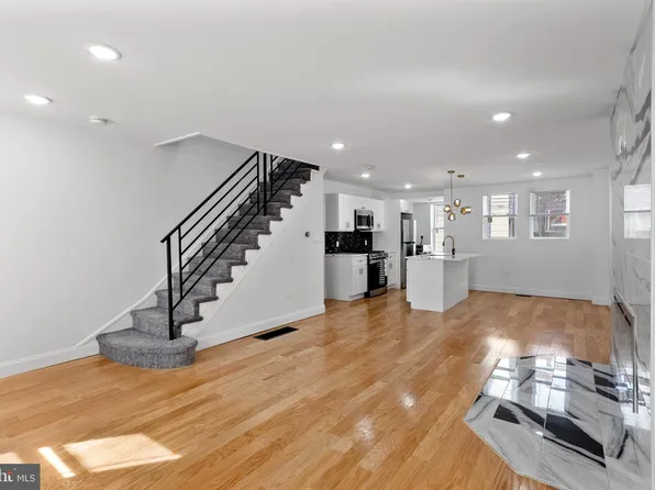 2045 S Redfield St, Philadelphia, PA 19143