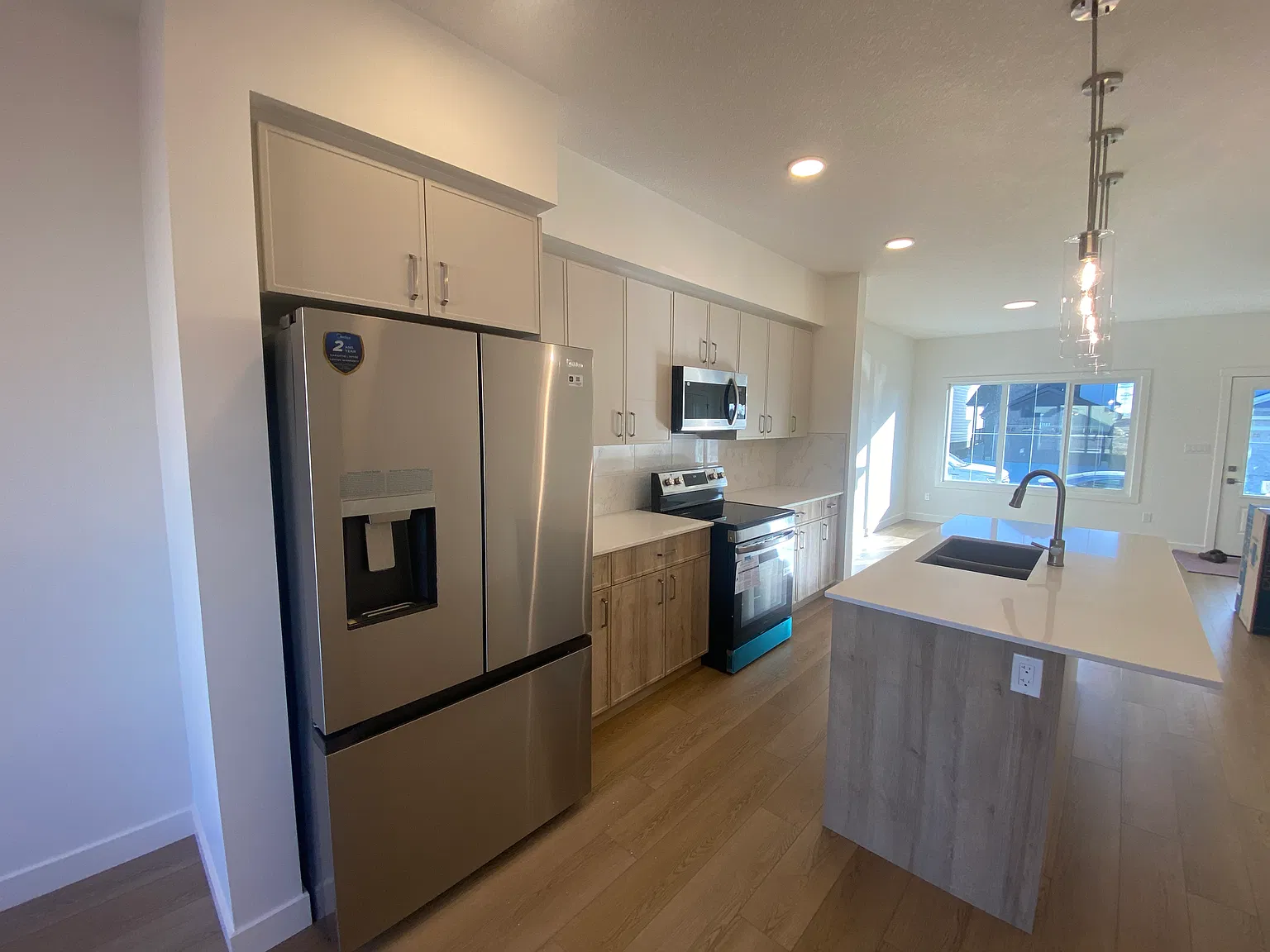 UPPER 1048 14 Avenue Northwest — Photo 4