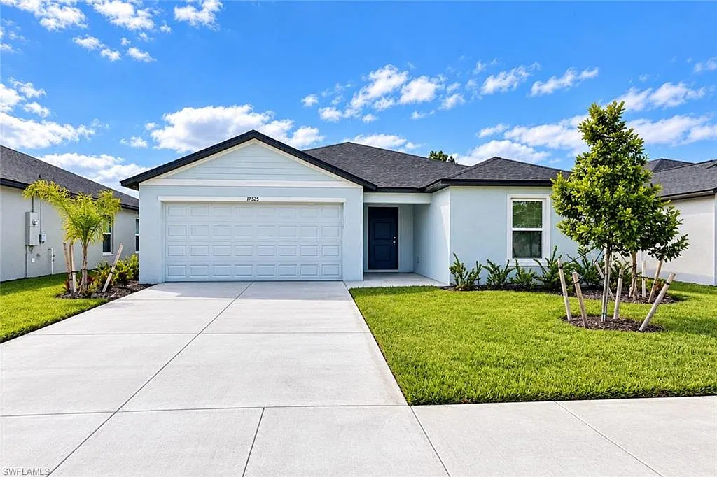 4 bed, 2.0 bath, 2176 sqft, $2,300 — Photo 1