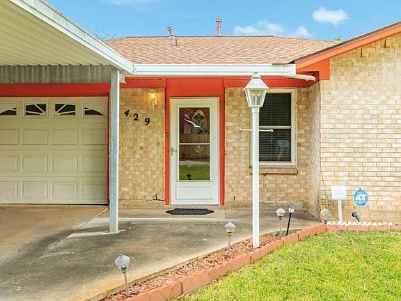 3rd image of 429 E Kiber St