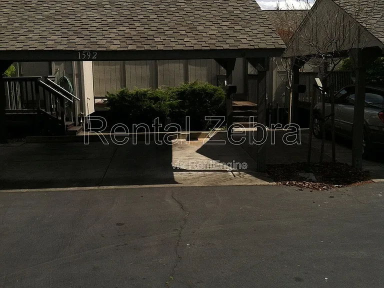 1592 Ashwood Dr — Photo 17