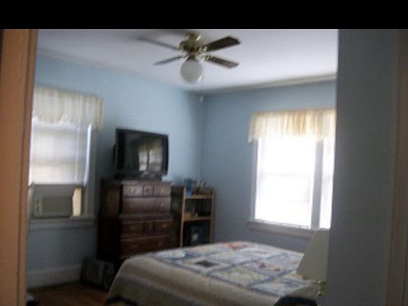 2nd image of 504 Turner Ln #1