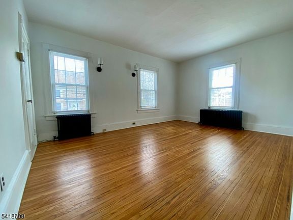 4th image of 26 S Maple Ave #2