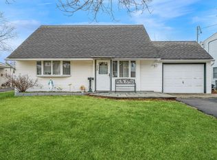 2337 Westley Rd, Westbury, NY 11590
