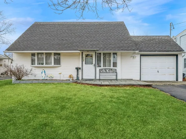 2337 Westley Road, Westbury, NY 11590