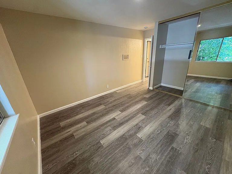 Stanford Garden Apartments — Photo 37