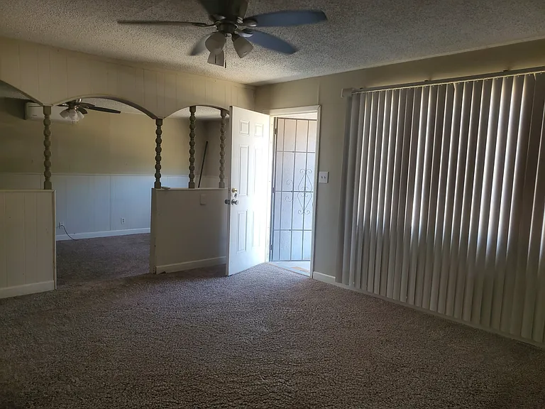 1104 Dexter Ln — Photo 4