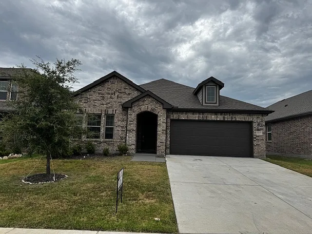 1613 Pine Valley Dr
