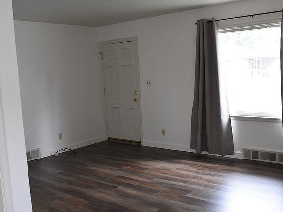 4th image of 1507 E Thurston Ave