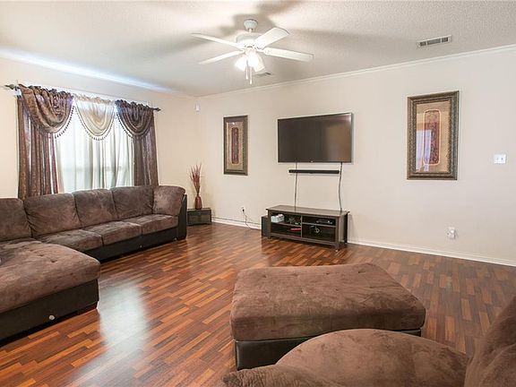 5th image of 2514 Donna Dr