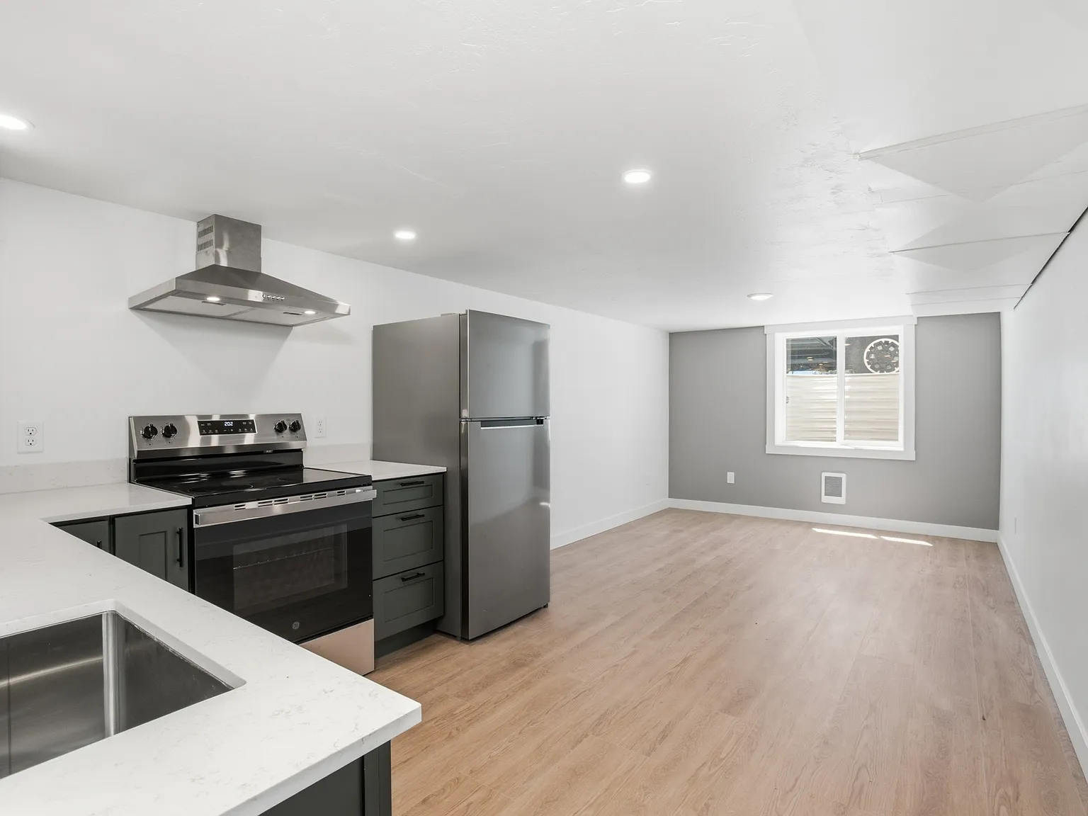 941 Edith St — Photo 3