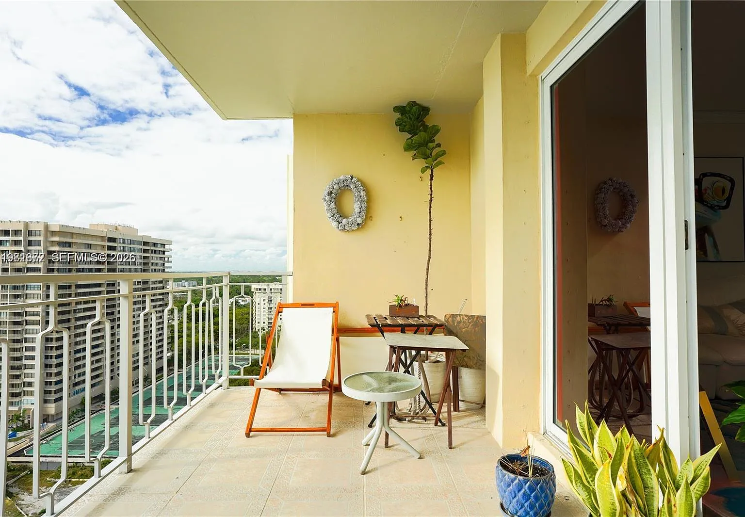 Jockey Club Condo — Photo 3