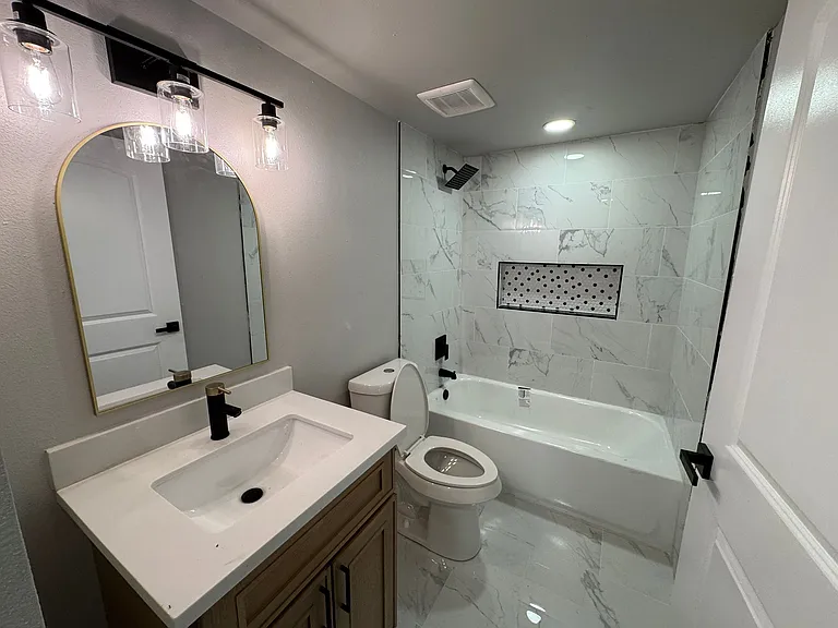 3919 Elysian St #4 — Photo 7