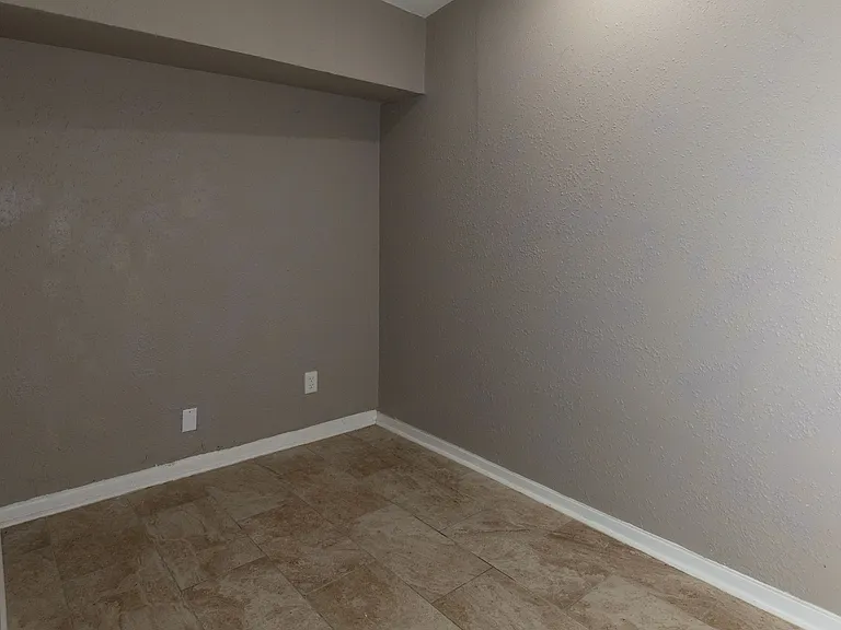 3637 Lamont St #B — Photo 8