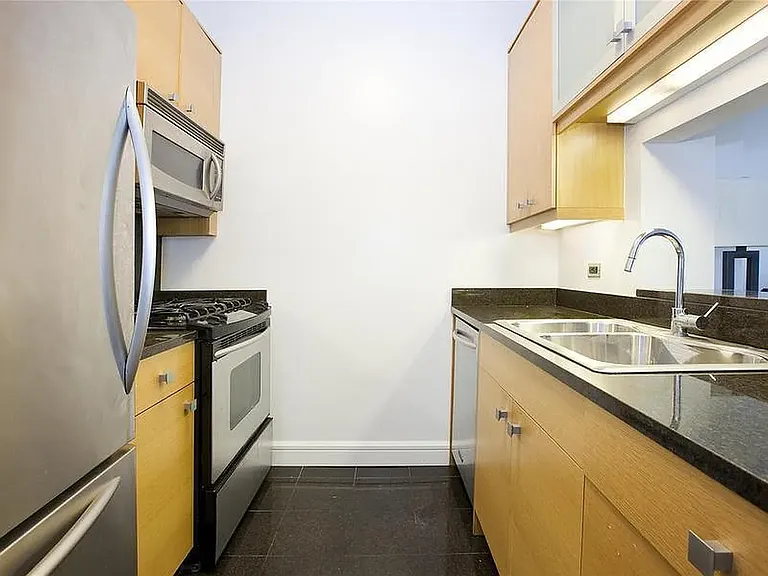 120 Riverside Blvd #7H — Photo 6