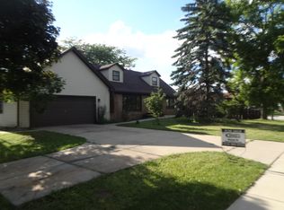 5225 S 51st St, Greenfield, WI 53220