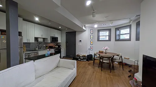 1101 W George St #G Photo 1