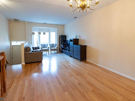 3rd image of 248 Warren St