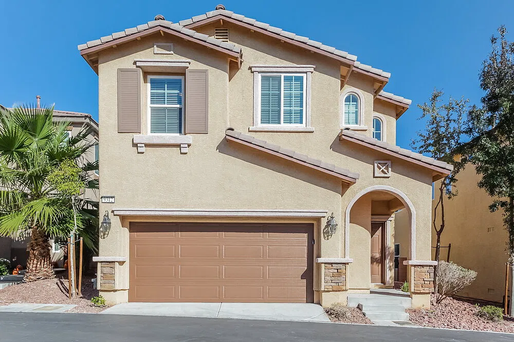 3 bed, 2.5 bath, 1737 sqft, $2,275 — Photo 1
