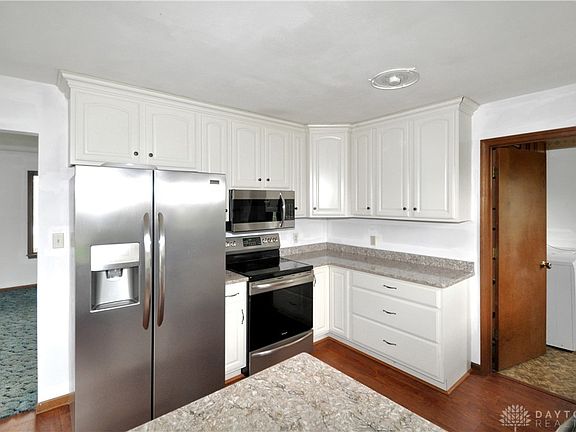 5th image of 371 Catalpa Dr