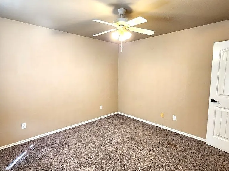13705 & 13707 Oxford Dr — Photo 31