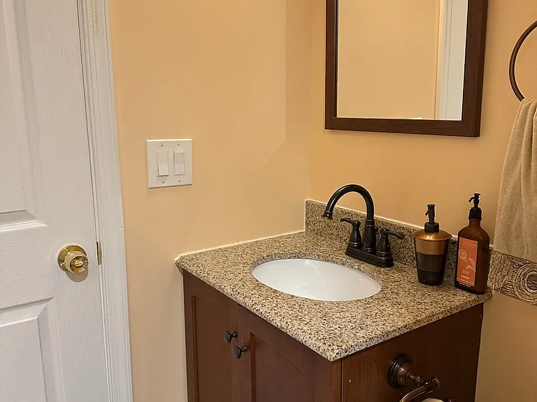 6909 Crossfield Ct — Photo 4