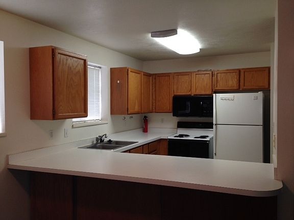2nd image of 621-627 N 1570 W #621
