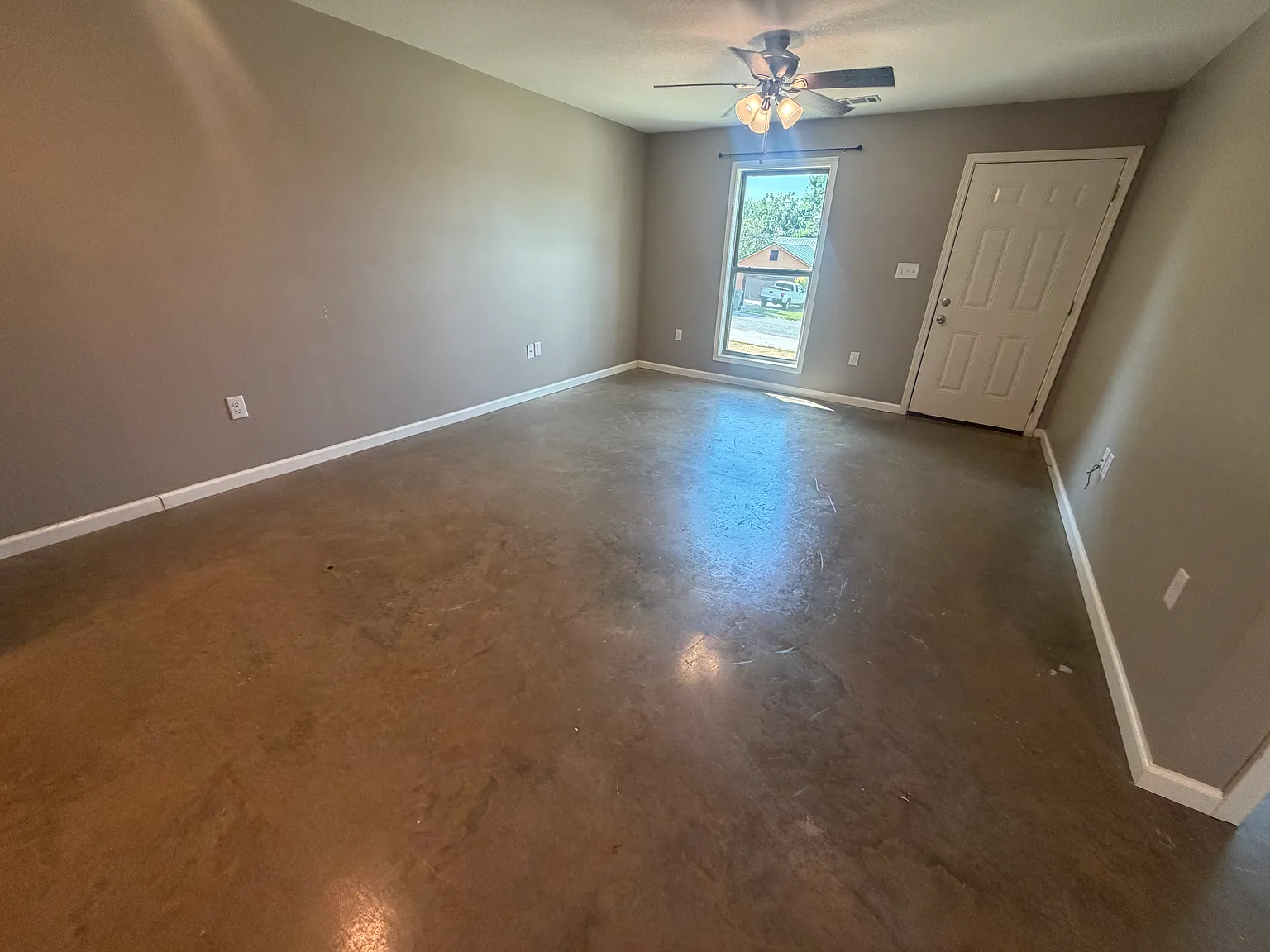 2 bed, 963 sqft, $875 — Photo 2